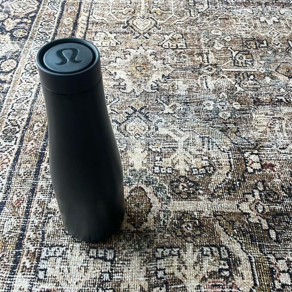 Lululemon water bottle